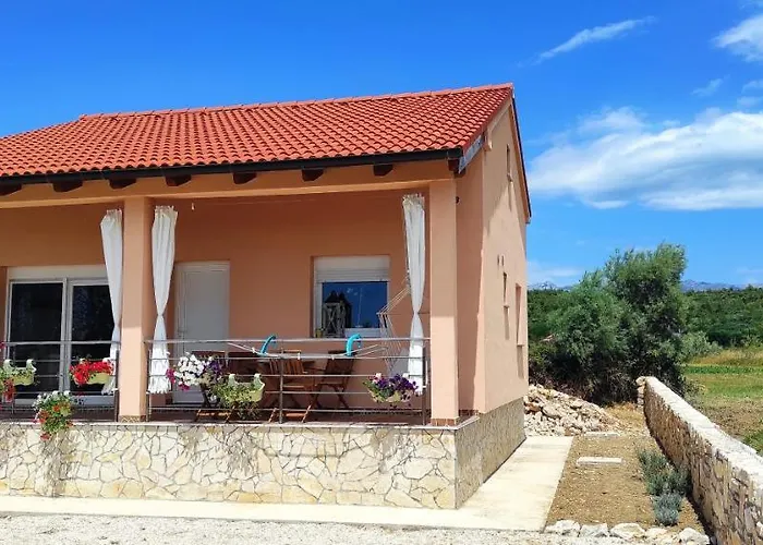 Emanuel Semesterbostad *